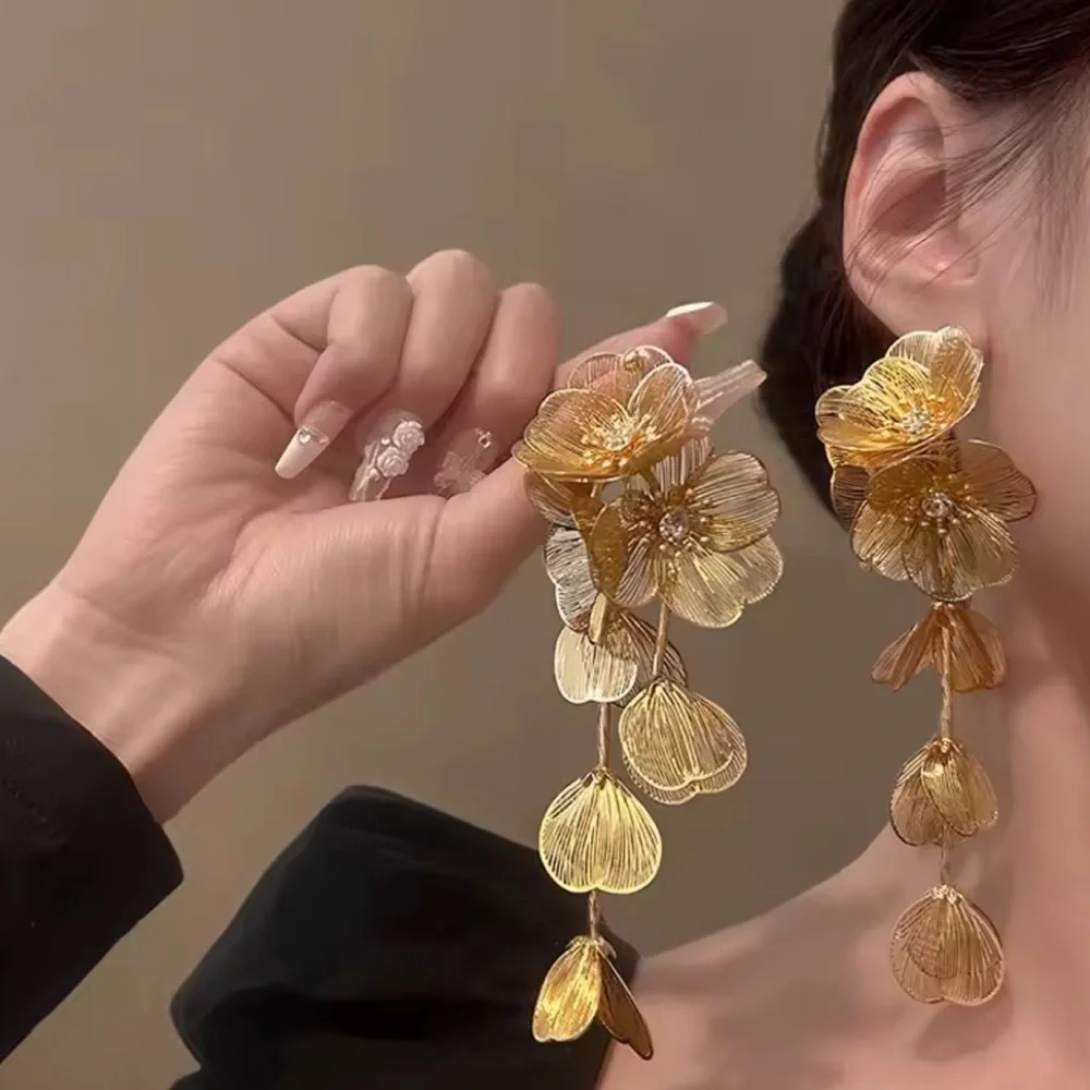 ZARA Kate Middleton Inspired Cascading Floral Earrings – Statement Elegance - Picture 3 of 6